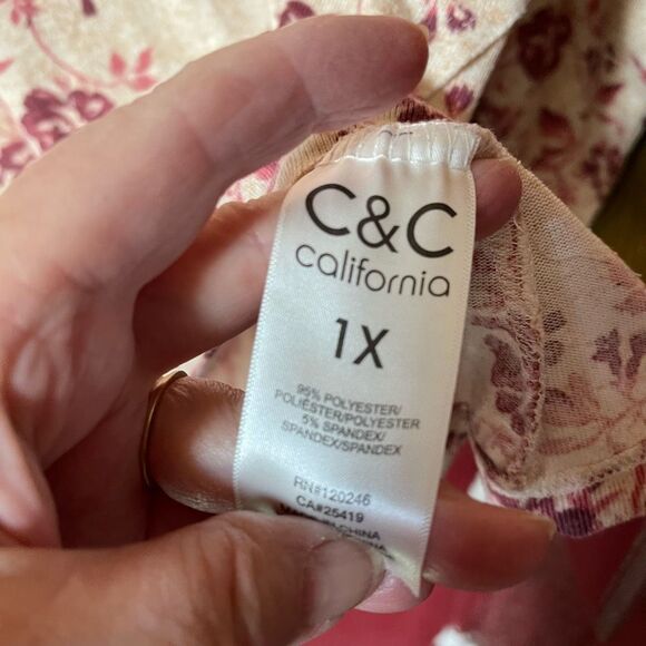 C & C California size 1X floral V neck sweater. - Picture 4 of 7